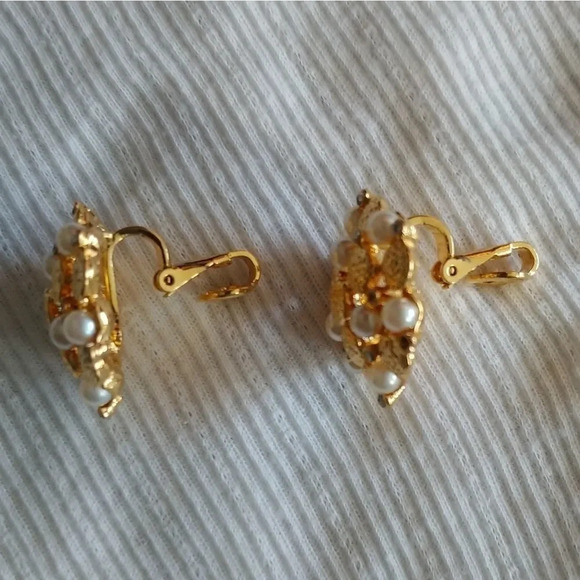 Metallic Faux Gold Cluster Paddle  Back Earrings Rhinestone Faux Pearls - Picture 2 of 4